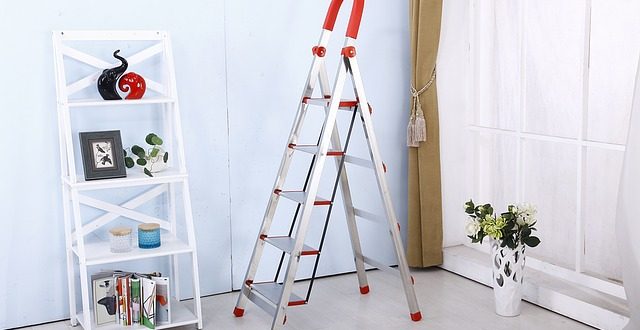 איך בוחרים סולם לבית